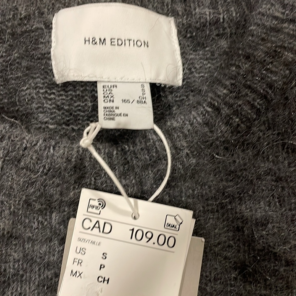 BNWT H&M WOMENS MOHAIR/WOOL BLEND SEQUIN TRIM SWEATER - Picture 2 of 3